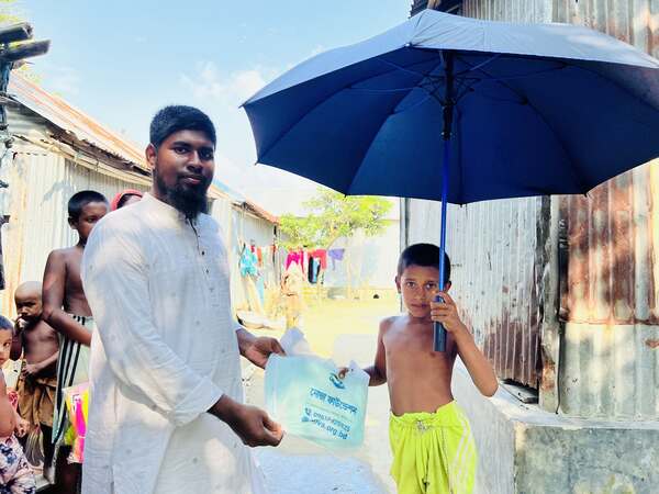 ধারাবর্ষা চর এলাকায় Nova Foundation-এর টিম